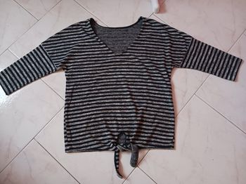 pull col V rayé marine et blanc à nouer en bas taille unique