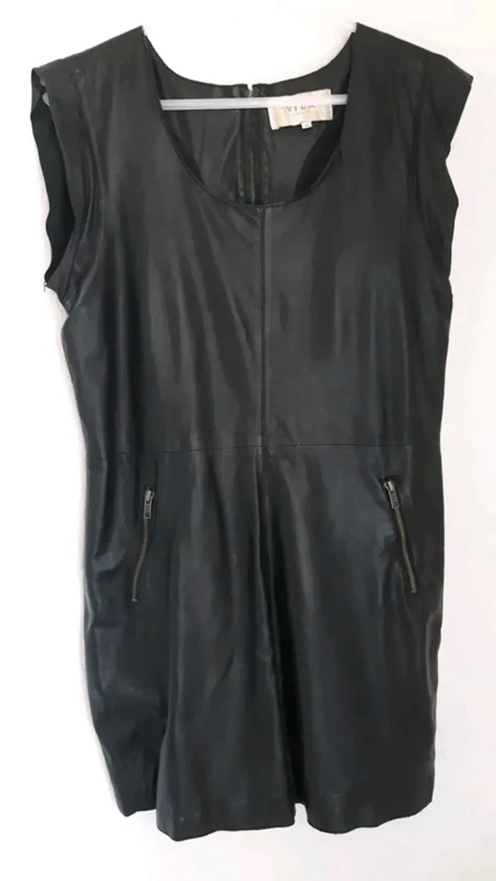 Robe en cuir noire