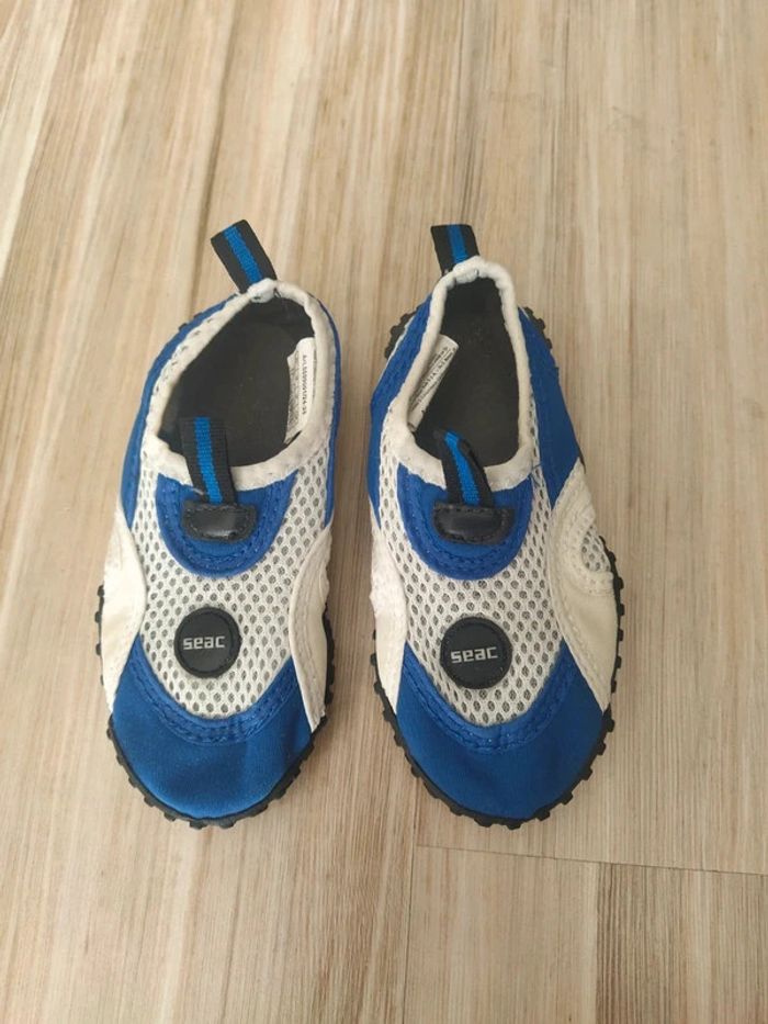 Chaussures aquatiques élastiques, taille 24/25, marque Seac, très bon état.