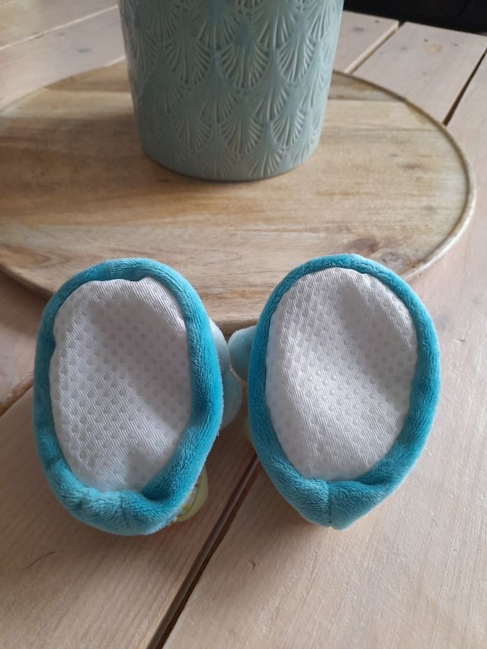 NEUF Chaussons grelot bébé - photo numéro 3