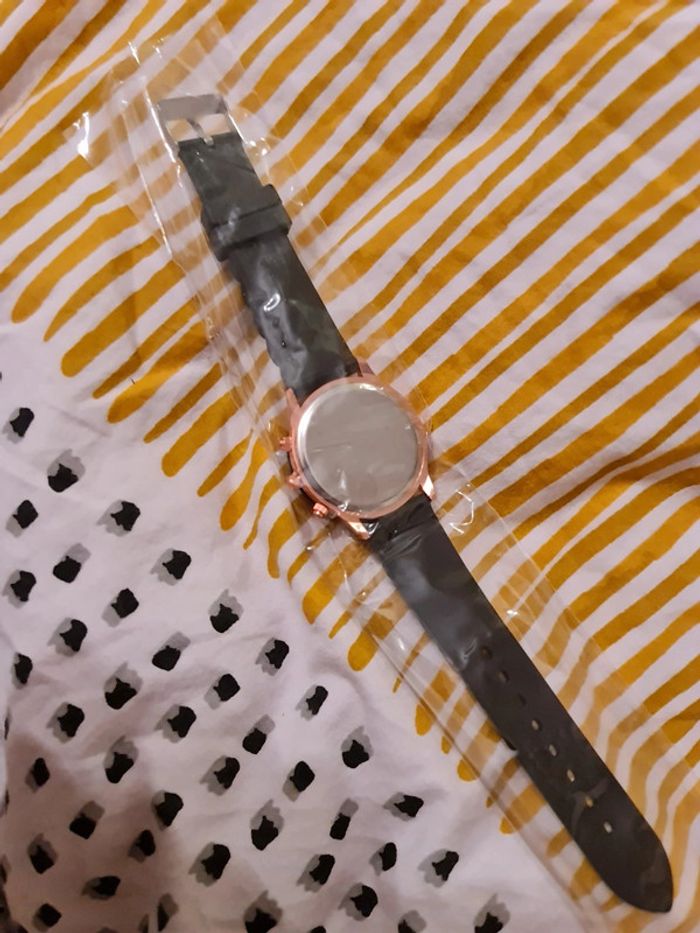 Montre femme neuve - photo numéro 3