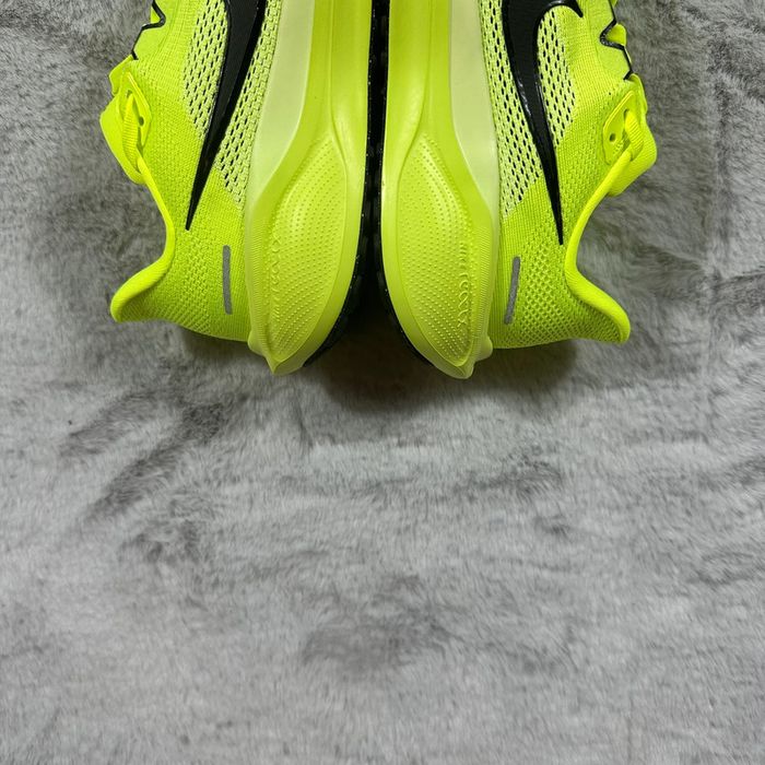 Nike Air Zoom Pegasus 41 « Volt Black-Barely » pointure 38.5 - photo numéro 9