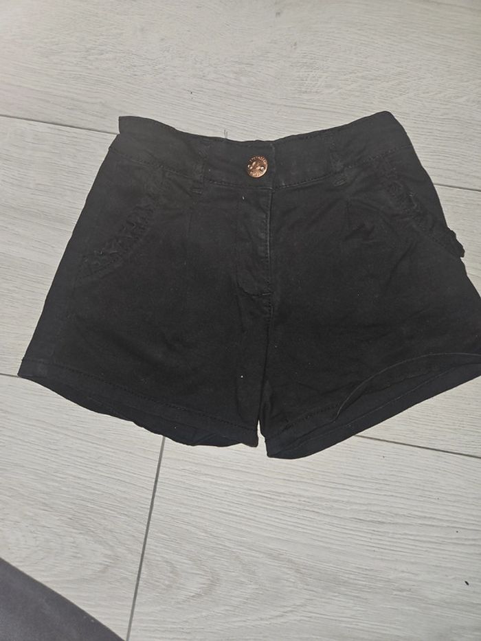 Short noir
