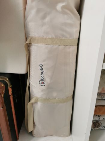 Lit parapluie dans sa housse  avec matelas