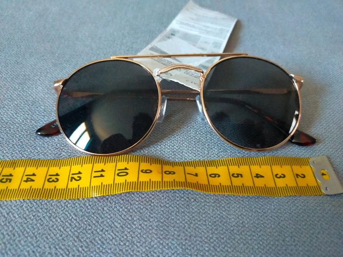 Lunettes de soleil rondes noires – Neuf avec étiquette - photo numéro 5