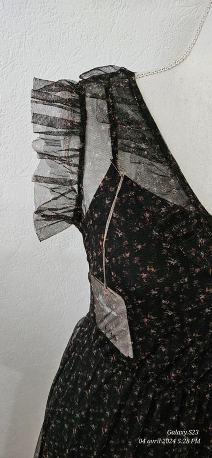 Robe longue fleurie en tulle avec fond de robe - photo numéro 3