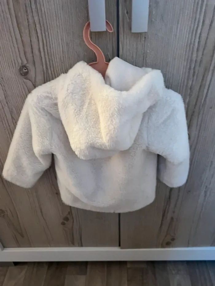 Veste en fourrure blanche 24 mois - photo numéro 2