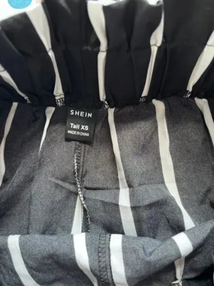 short rayé noir et blanc – SHEIN – taille XS - photo numéro 2
