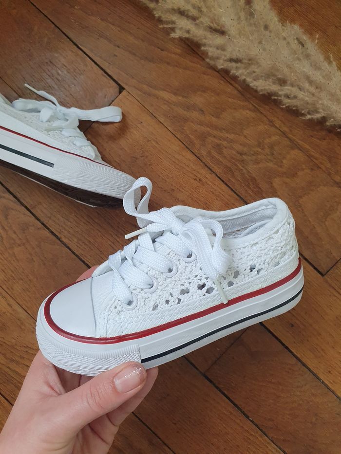 Baskets basses blanches Dentelle Pointure 32 - photo numéro 2