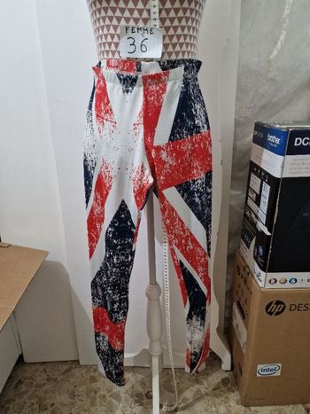 Leggings, motif Anglais,en polyester &elasthanne, longueur 91cm, en très très bon état