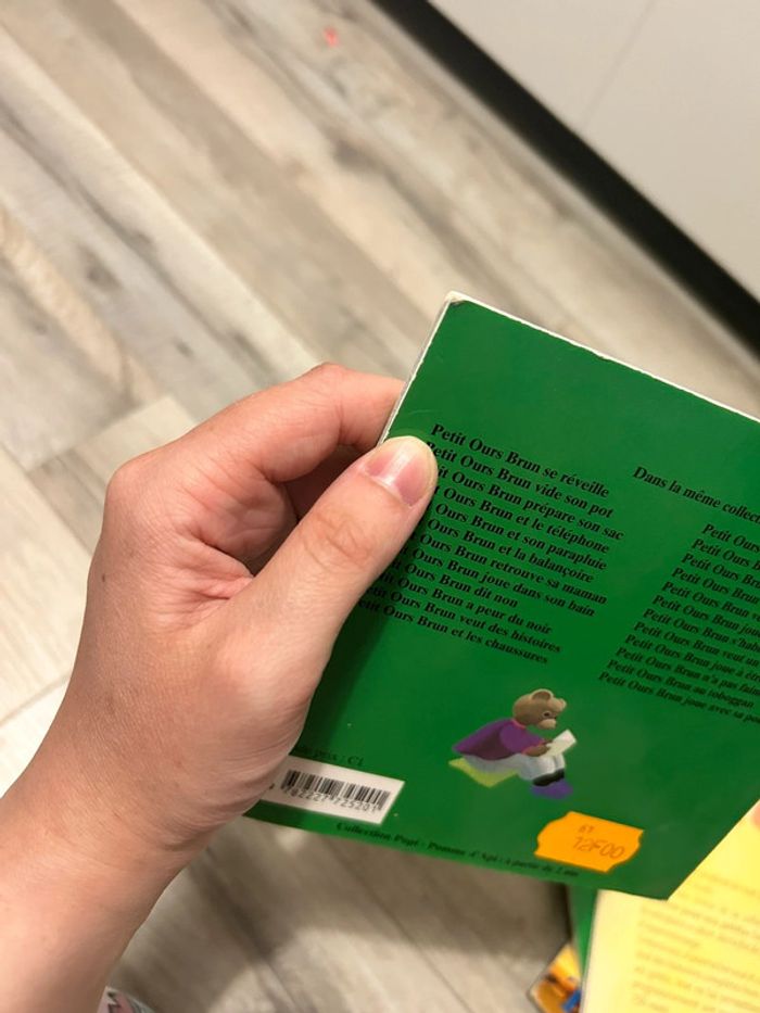 Livre petit ours brun joue à être papa - photo numéro 6