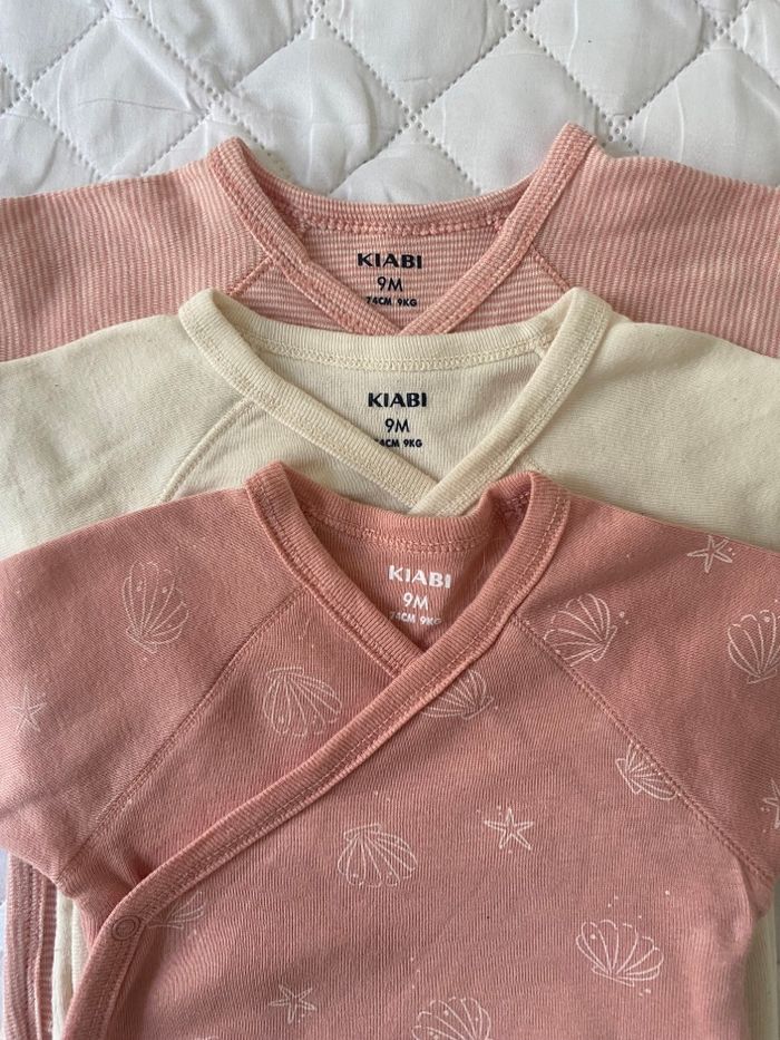 Lot de 3 bodies Kiabi taille 9 mois - En très bon état - photo numéro 5