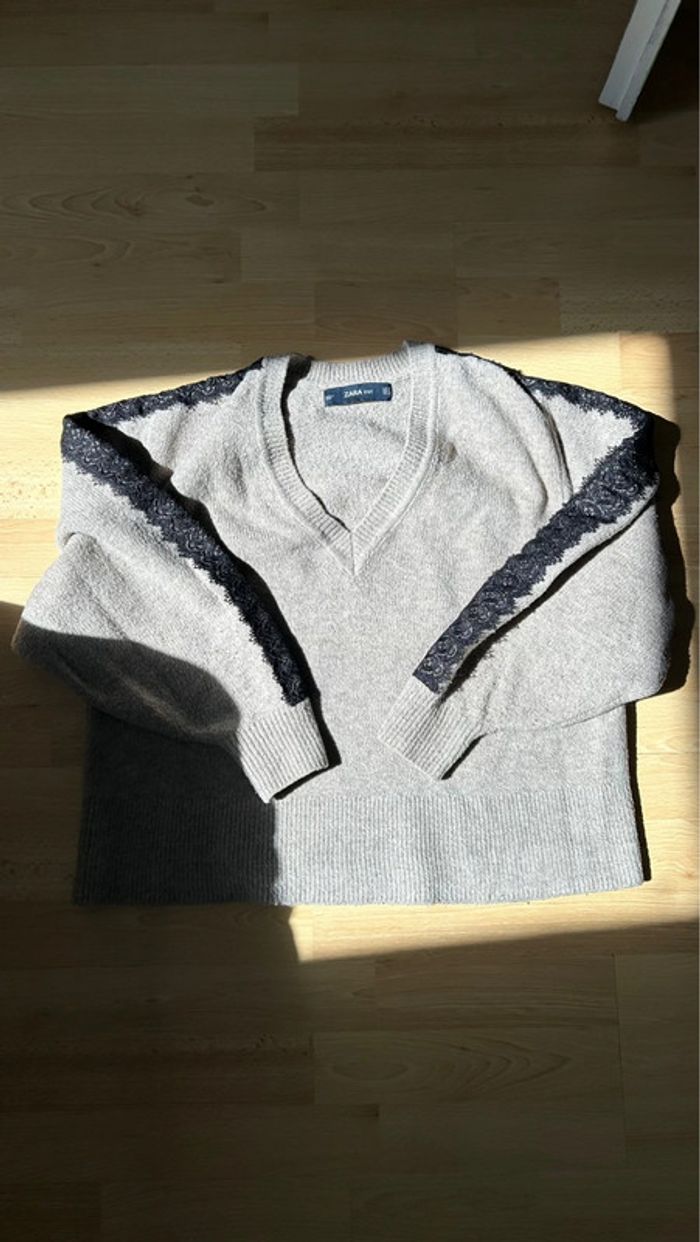 pull col V dentelle