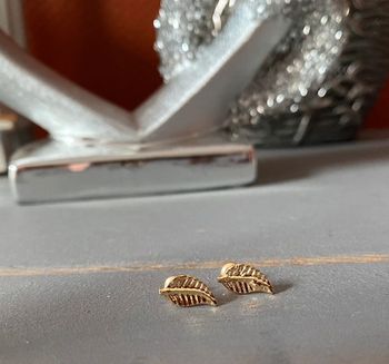 Boucle d’oreille 🌸 dorée