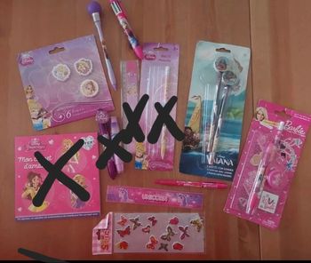 Gros lot de fournitures Disney Princess et Barbie Neuf