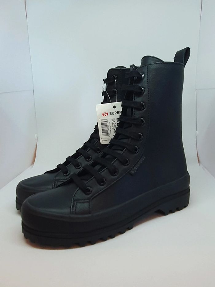 Bottines Superga en cuir noires neuves jamais portées dans leur boîte d'origine (valeur 169€)