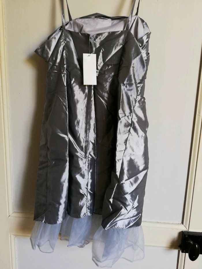 Robe cocktail argenté avec Châle et sac - photo numéro 2