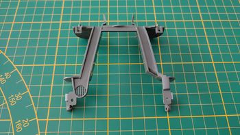 Châssis moteur pièce détachée miniature jaguar type E 1961 1/18 burago #B38