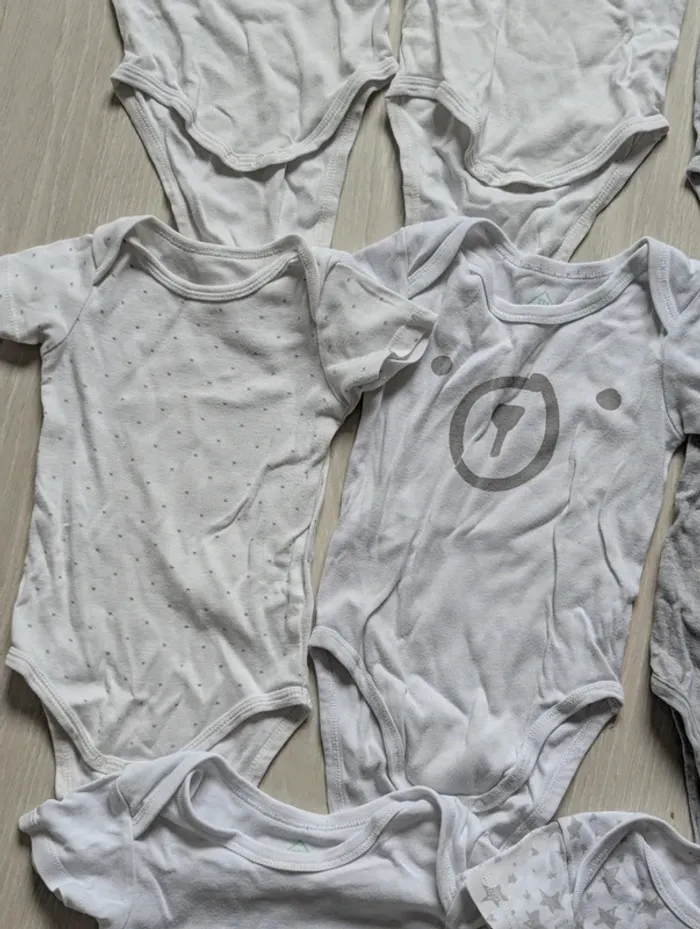 Lot 10 bodies manches courtes 23mois / 2ans - photo numéro 6