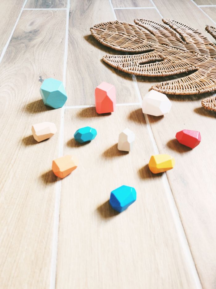 🪨Lot de 10 menhirs pierres multicolores à empiler en bois JB1336