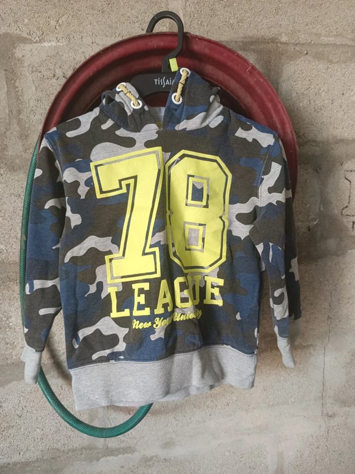 Pull a capuche 6 ans