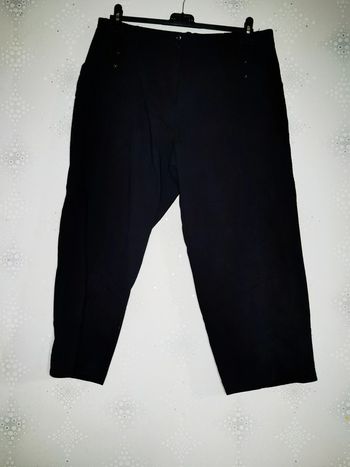 D3029 - pantacourt femme T 48