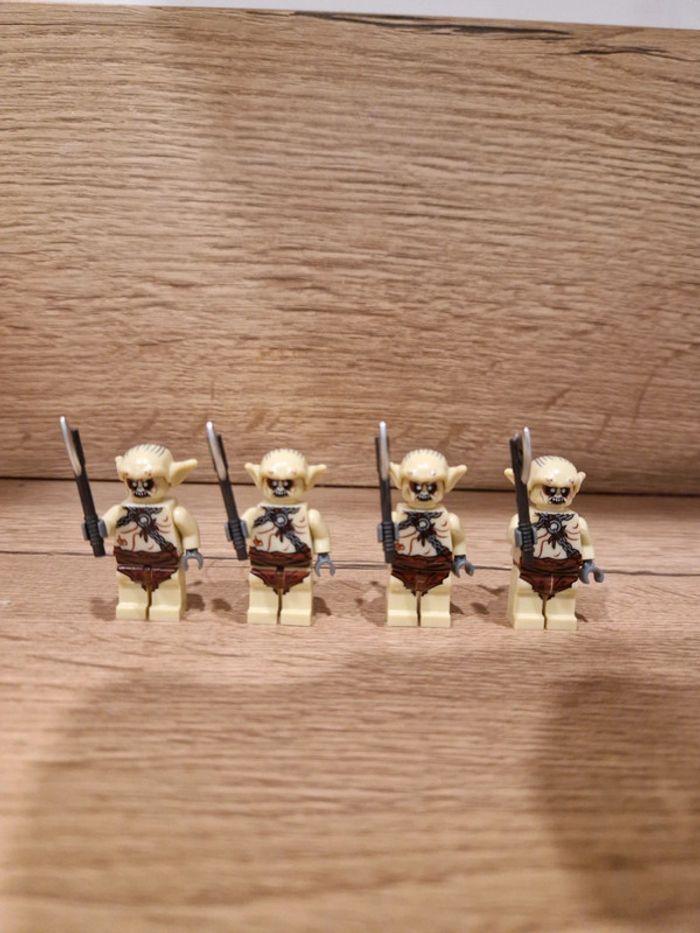 Figurines type lego 4 guerriers orcs seigneur des anneaux