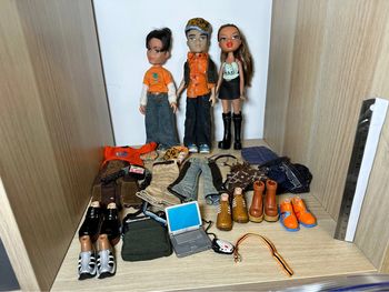 Lot de grandes poupées bratz
