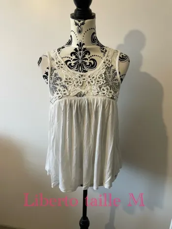 Débardeur top Miss Liberto taille M blanc à dentelle et perle