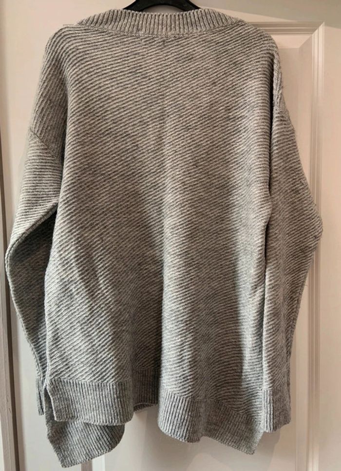 🔝 Pull col v manches longues oversize Zara gris et blanc taille S 36 - photo numéro 2