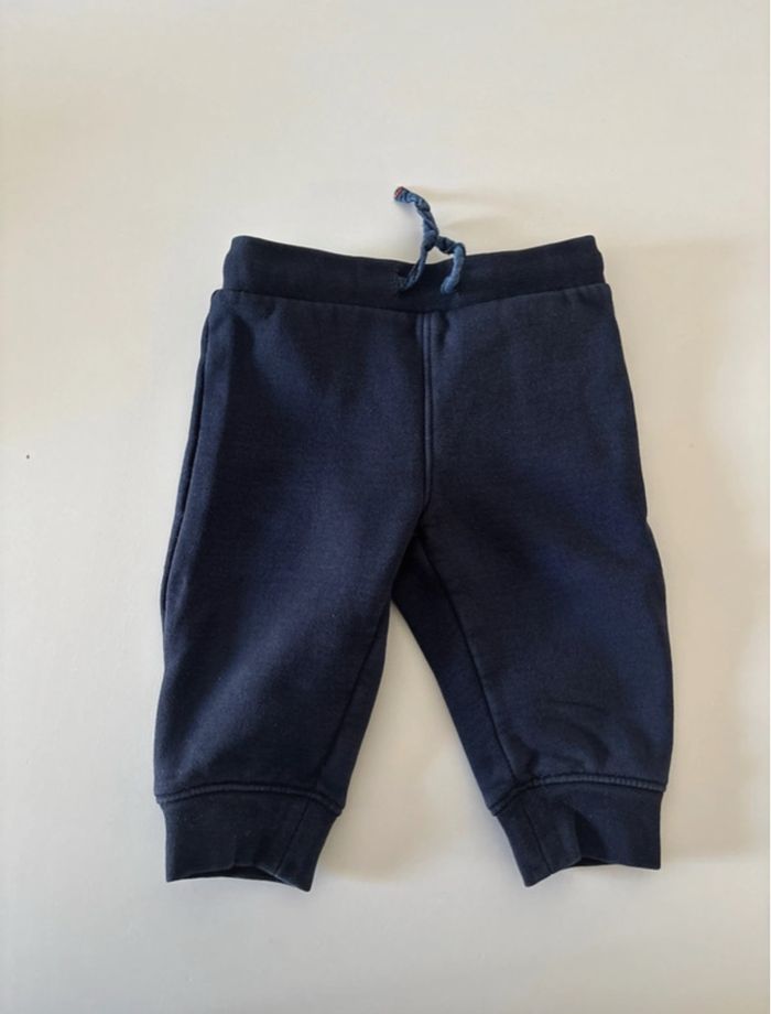 Lot ensembles jogging Hugo Boss 9 mois - photo numéro 7