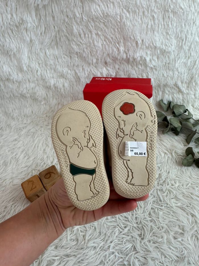 Paire de sandales Kickers beige taille 18 - photo numéro 4