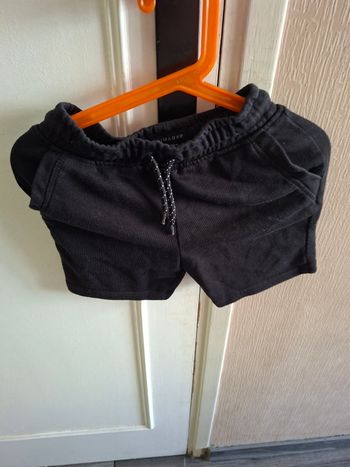 Short noir