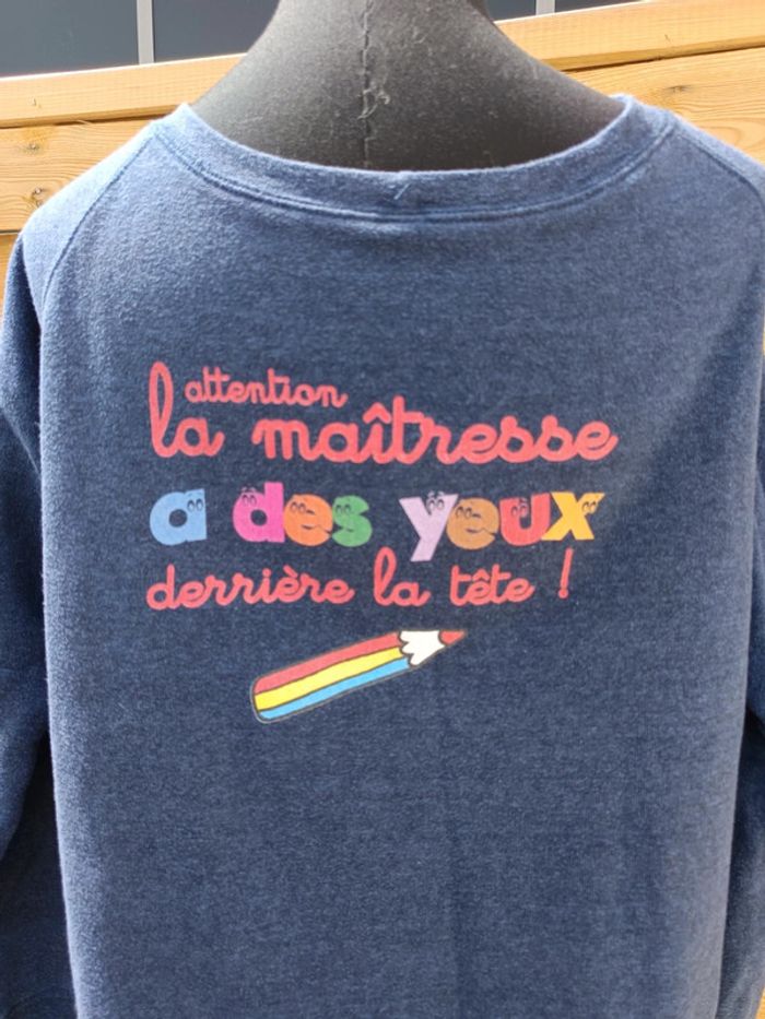 Sweat "Attention la maîtresse a des yeux derrière la tête" taille L - photo numéro 2