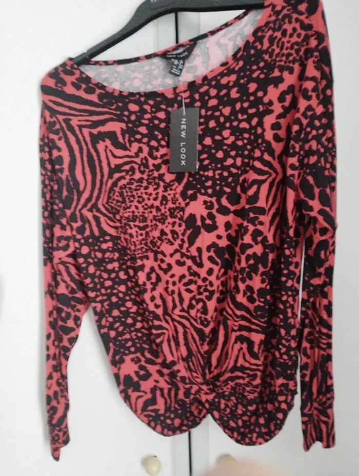 Newlook red and black long sleved top