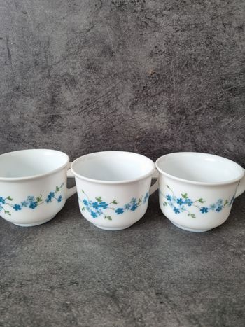 3 Grosses tasses arcopal "myosotis "