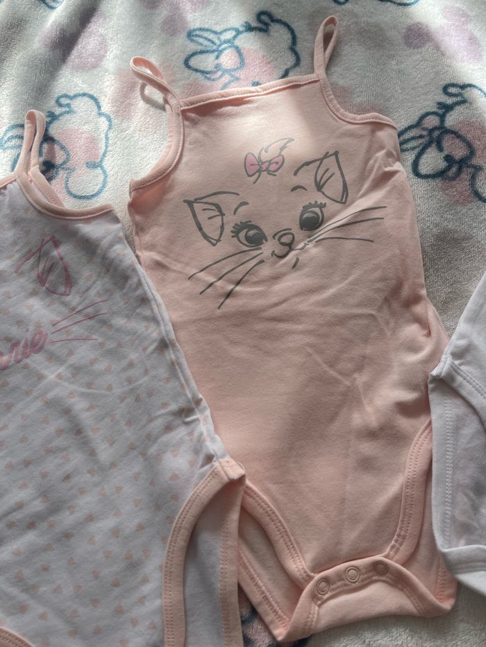 Lot bodies bébé fille NEUF - photo numéro 3