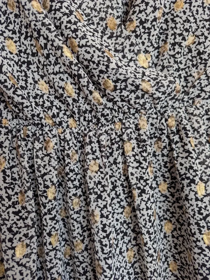 Robe noir et blanche à fleurs - photo numéro 7