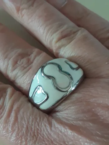 Bague fantaisie argentée et blanche taille 60