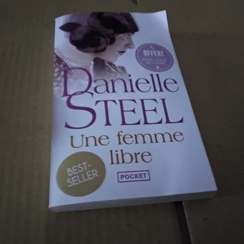Une femme libre D'à icelle Steel