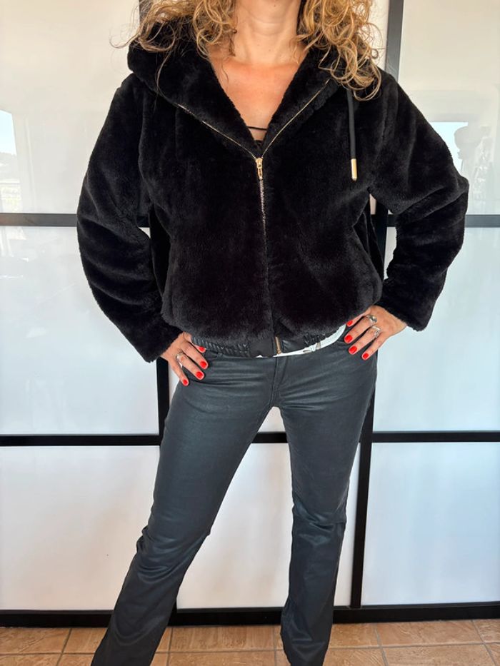 🎁prix en baisse aujourd’hui 🎁 Superbe veste à capuche noire  / bombers Zara en fausse fourrure - photo numéro 5