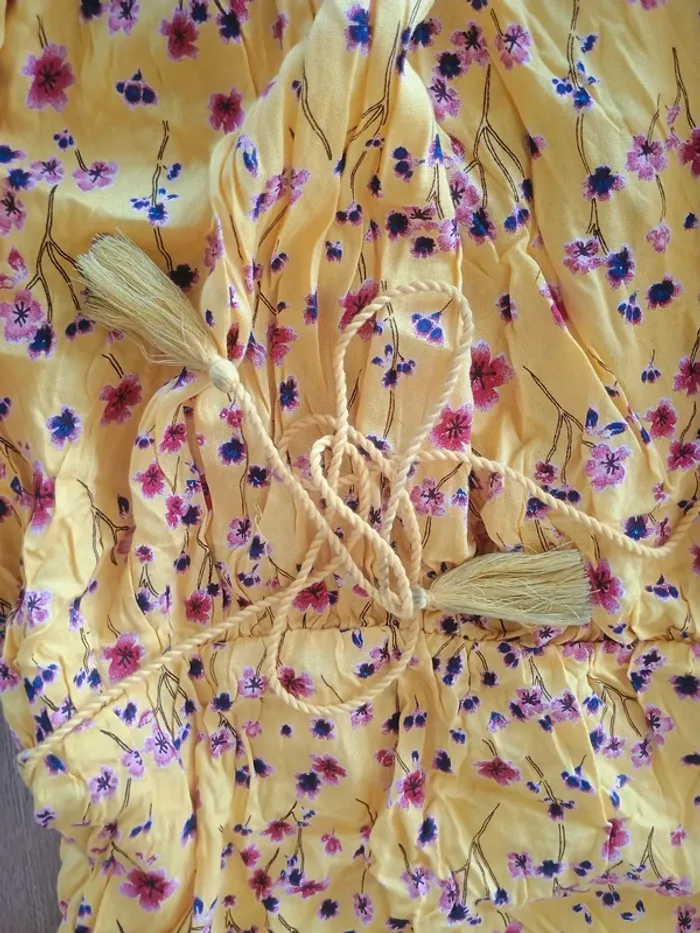 Robe Pimkie Taille L – Imprimé floral jaune – Épaules dénudées - photo numéro 4