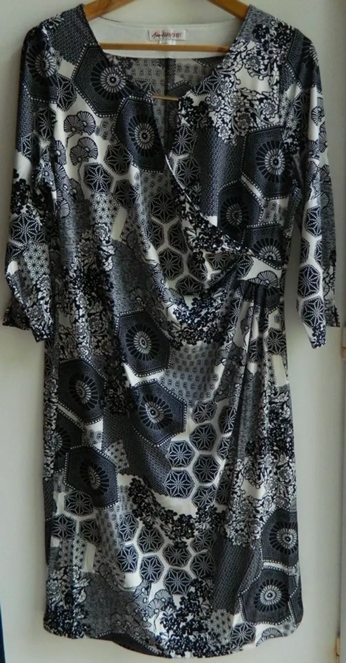 Robe T 46 neuve "Anne Weyburn"