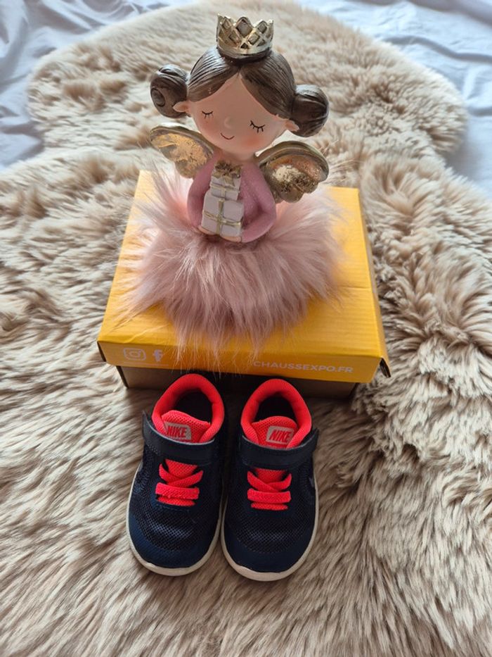 Baskets marine rose fluo nike taille 19,5