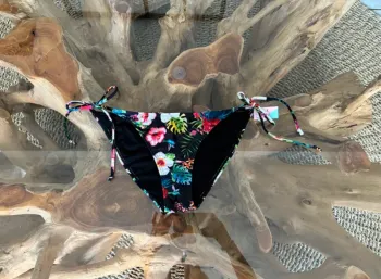 Bas de maillot de bain Ardene swim noir fleur ficelle