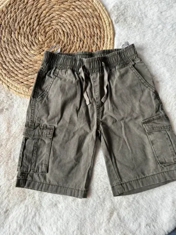 Short kaki