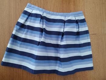 Jupe effet boule rayée bleue