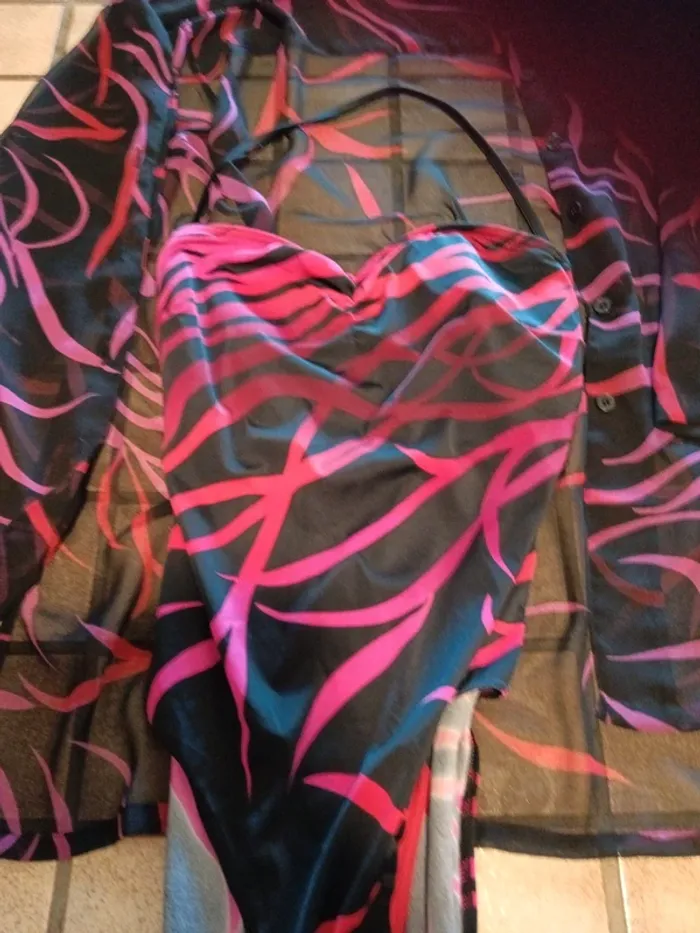 Maillot de bain avec sa sortie de bain - photo numéro 2
