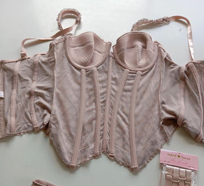 Bustier porte-jarretelles taille 85B - photo numéro 2