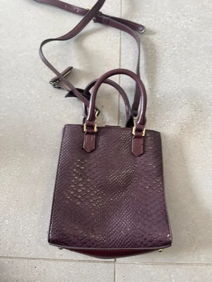 Sac à bandoulirèe bordeaux 27 quai de seine paris, il y a des marques d'usures, 19x20cm - photo numéro 5